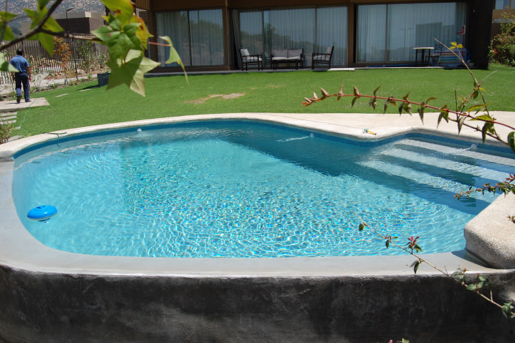 Piscina Curva — Casa Las Flores