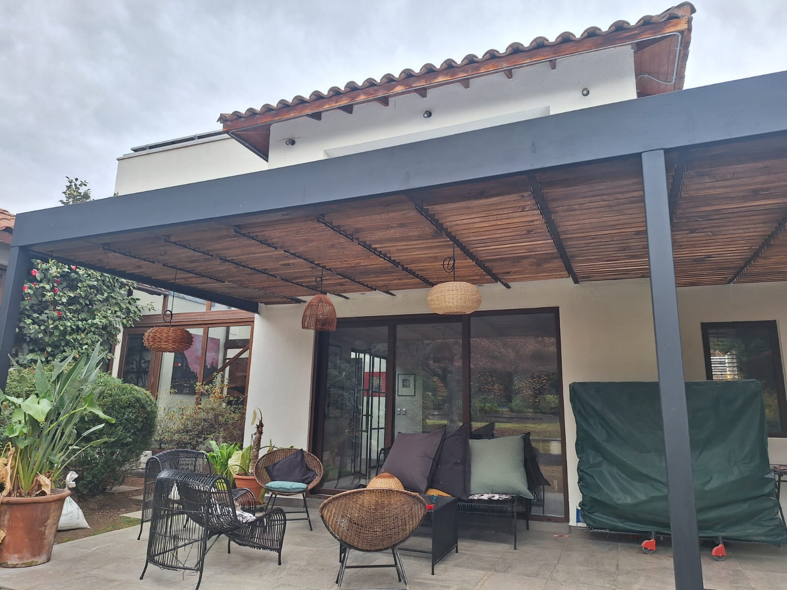 Terraza Panorámica con Comedor — Casa Las Flores